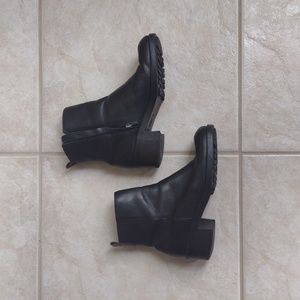Women's Westies black leather short boots 8M